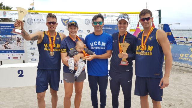 Doblete de oro para la UCAM en voley playa