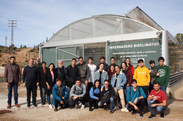 La UMU muestra sus instalaciones de energías renovables a estudiantes de Química en el marco de ODSesiones