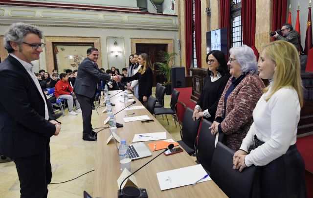 Más de 100 estudiantes participan en la jornada organizada por el Ayuntamiento para celebrar el Día Internacional de la Mujer y la Niña en la Ciencia