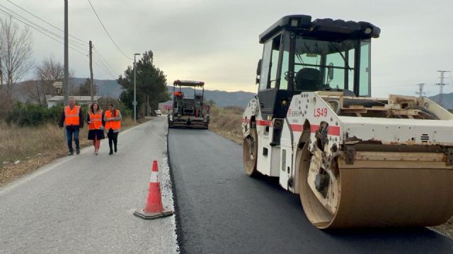 Los 23.000 vecinos de Llano de Brujas y Puente Tocinos ganarán en seguridad vial con la renovación de más de 5.000 metros cuadrados de asfalto