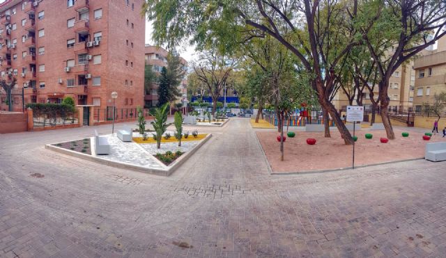 Desempleados inscritos en el SEF reforman por completo la Plaza de la Enseñanza en el Infante