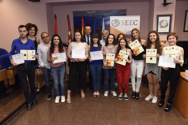 La Universidad de Murcia premia a los ganadores de las Olimpíadas de Lenguas Clásicas