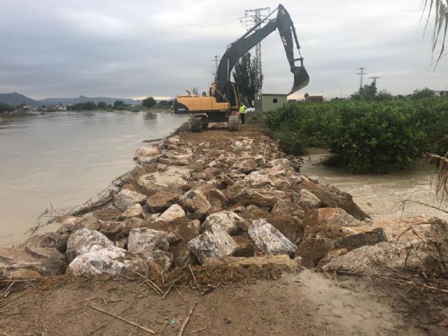 Finalizada la reposición de la mota del río en el Raal