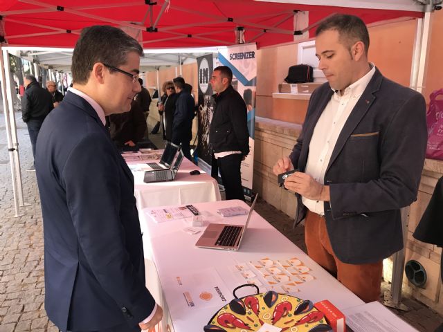 Un centenar de emprendedores murcianos sacan a la calle sus ideas de negocio en la II Feria de Proyectos Empresariales