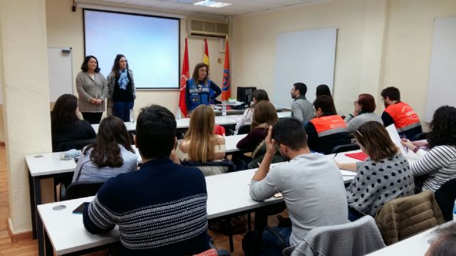 Voluntarios de Protección Civil se forman en la asistencia integral a las mujeres víctimas de violencia de género