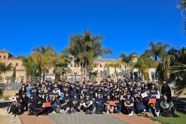 Universitarios chinos y coreanos aprenden español en la UCAM