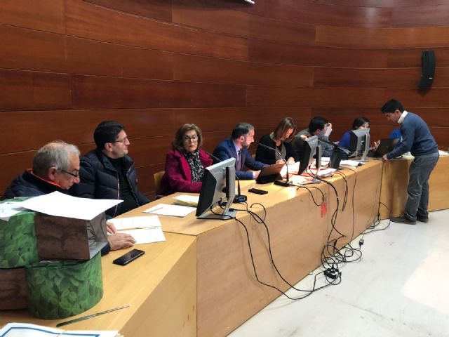 La mesa de contratación estudia la adjudicación de los trabajos de adecuación de la margen derecha y de plantación de especies vegetales en la margen izquierda del río Segura