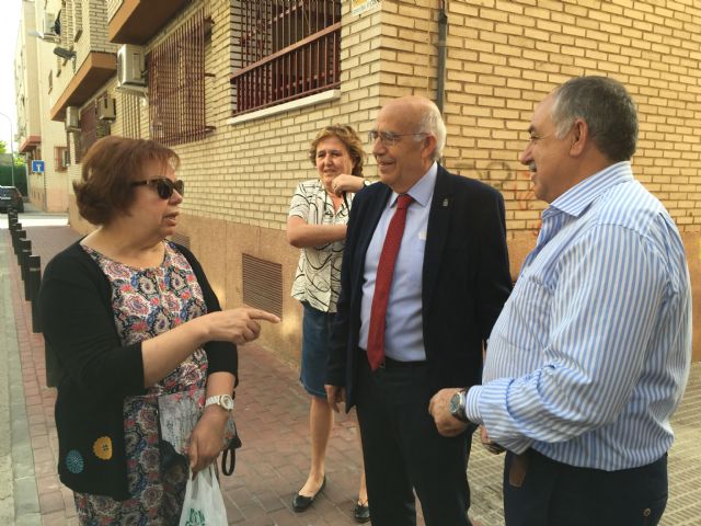 José Ignacio Gras inicia en La Raya su campaña para escuchar a los vecinos en las Juntas Municipales