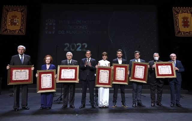 Murcia concede la Medalla de Oro a la Asociación contra el Cáncer en la Región de Murcia, Cáritas Diócesis de Cartagena y el Colegio Oficial de Enfermería