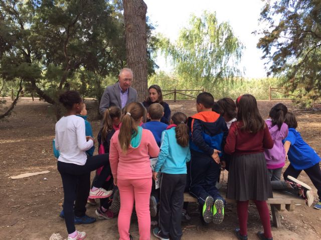 El Ayuntamiento invita a los colegios a disfrutar de la naturaleza murciana ofreciendo una visita a la Contraparada