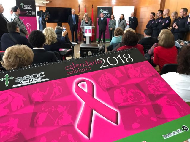 La AECC de Zarandona presenta su calendario solidario para recaudar dinero para la investigación contra el Cáncer