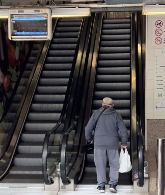 El PSOE exige la reparación urgente de las escaleras mecánicas de Verónicas tras más de 3 semanas de avería