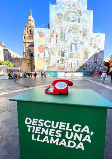 ¿Te has cruzado con un teléfono rojo en el centro de Murcia?