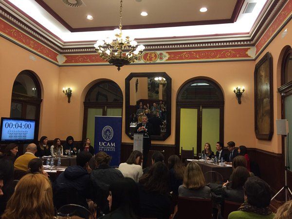 Los alumnos del grupo de debate de la UCAM reflexionaron sobre la libertad de expresión en redes sociales