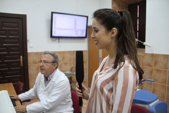 Profesor Gil Melgarejo: 'El café y el tabaco producen mucha sequedad en las cuerdas vocales'