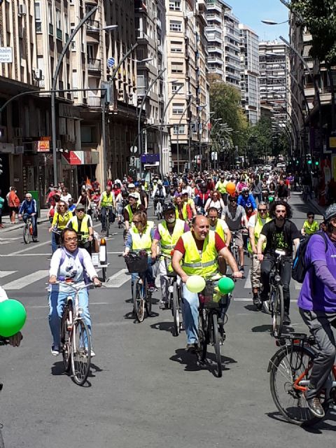 Las asociaciones Murcia en Bici, Greenpeace y UMU en Bici han presentado a las autoridades el manifiesto con las reivindicaciones y propuestas para convertir Murcia en una ciudad Bike-Friendly