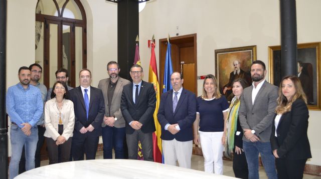 Estudiantes de Bellas Artes de la UMU pintarán habitaciones de la Arrixaca destinadas a pacientes con cáncer