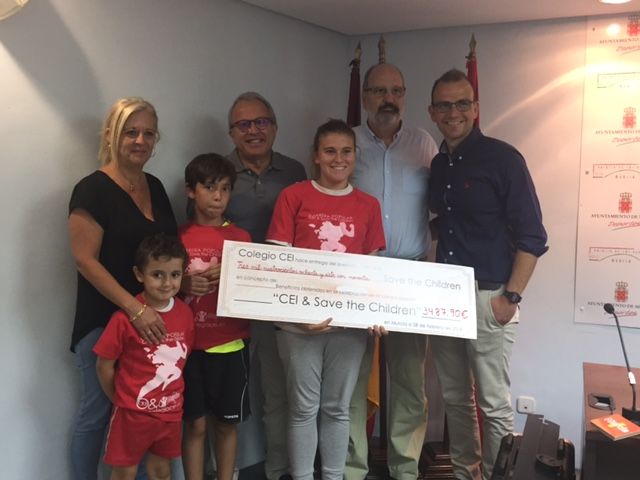 La Iª Carrera popular solidaria organizada por el colegio CEI con apoyo del Ayuntamiento de Murcia consigue 3.500 euros para  ´Save The Children´