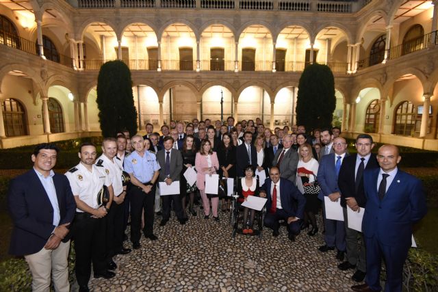 La Facultad de Derecho de la Universidad de Murcia reconoce como 'colaboradores honorarios' a profesionales que tutorizan las prácticas de los estudiantes