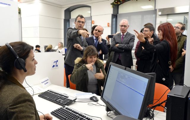 La primera oficina pública 100% accesible  de la Región abre en Aguas de Murcia