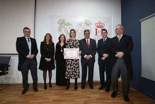 La Real Academia de Medicina premia a la alumna con mejor expediente de la UCAM