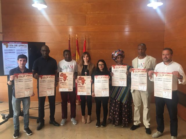 La comunidad africana de Murcia saldrá el sábado a las calles para dar a conocer la realidad del continente hermano con un colorido pasacalles