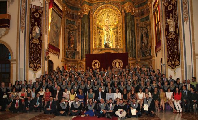 La UCAM gradúa a su V promoción de estudiantes de Enfermería