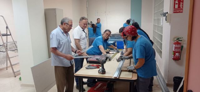 Alumnos del Programa Mixto de Empleo y Formación ponen a punto el Centro de Mayores de Barriomar