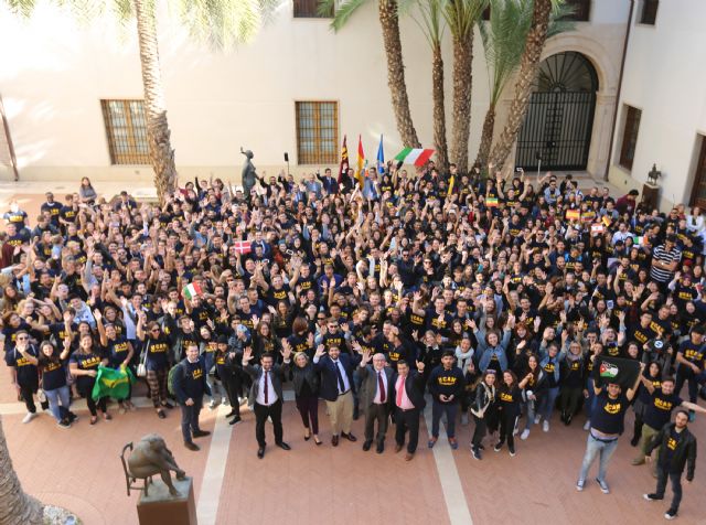 López Miras da la bienvenida a la Región a 700 nuevos alumnos internacionales de la UCAM