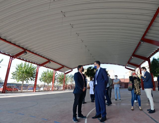 La pista deportiva del colegio de San Pío X estrena una cubierta de 1.320 m2 para sus 120 escolares