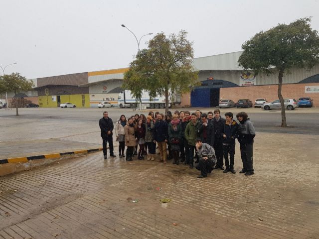 Alumnos/as del Colegio San Buenaventura conocen las formas de abastecimiento de mayoristas a los comercios de alimentación de Murcia