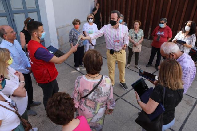 El centro de visitantes La Muralla acoge una visita guiada y una gymkana para los mayores del municipio con motivo del Día Internacional de los Museos