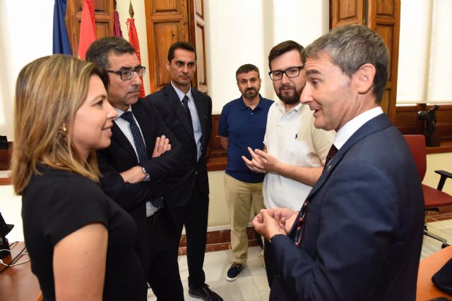 Los parques de Murcia tendrán pictogramas adaptados para niños con TEA gracias a la Cátedra de Autismo Obra Social La Caixa