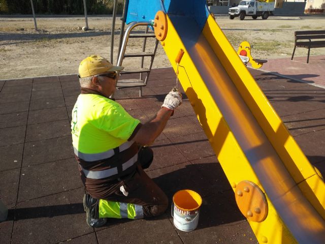 Dos barrios de Puente Tocinos se benefician de ADN Conecta con mejoras intensivas de jardines