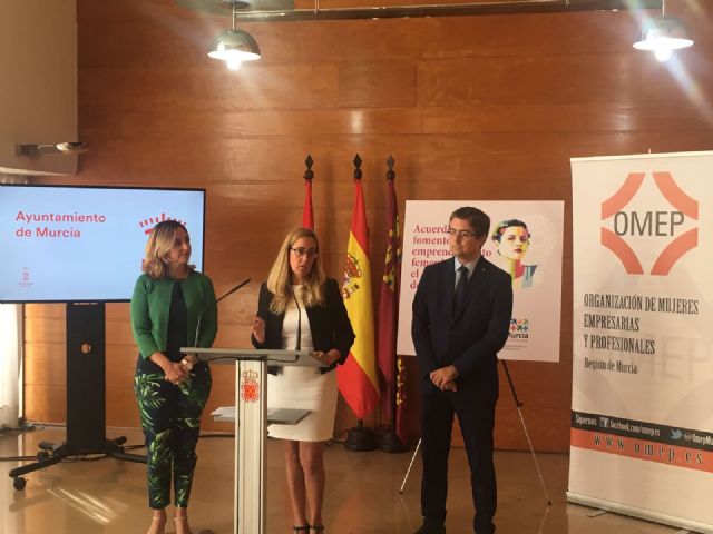 La colaboración entre el Ayuntamiento y OMEP permitirá desarrollar un programa de autoempleo femenino