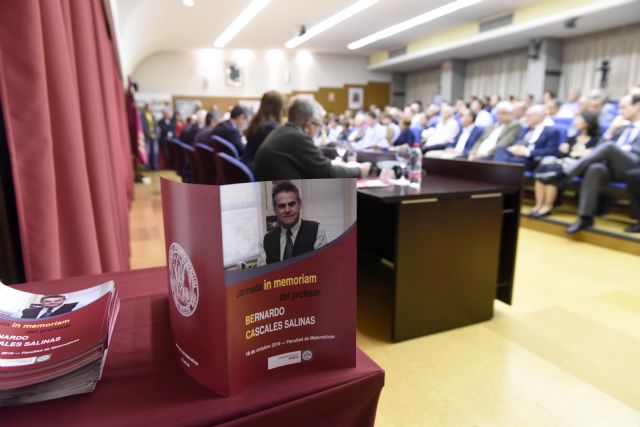 La Facultad de Matemáticas de la Universidad de Murcia homenajea a Bernardo Cascales en un emotivo acto