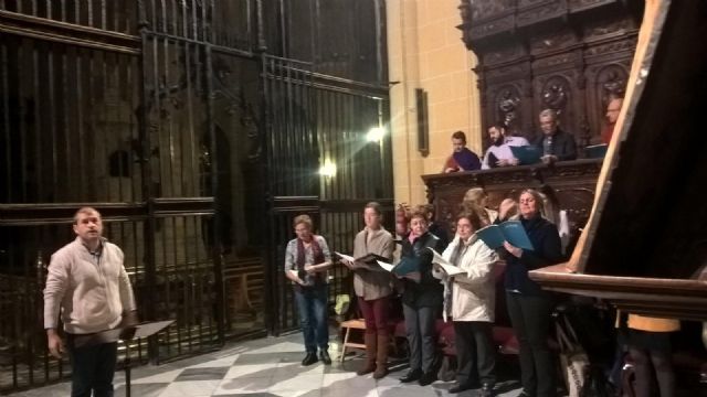 Coral Discantus busca la mejor sonoridad en la Catedral para la Misa de la Coronación