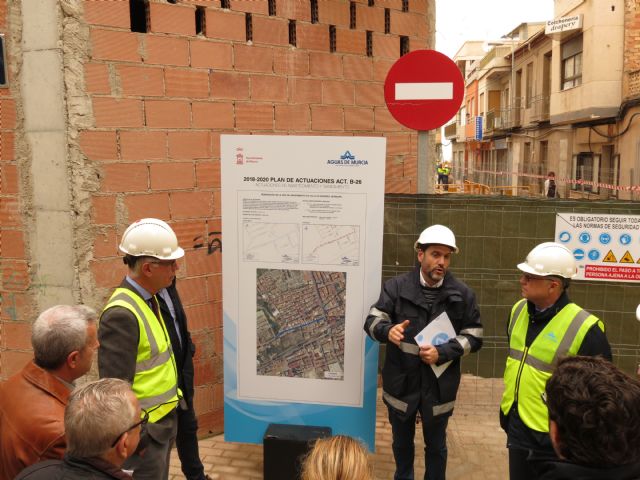 Aguas de Murcia renueva la red de saneamiento de la calle Algezares de  Beniaján