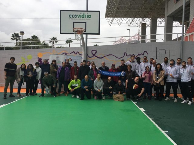 El mural #Matealestigma ya luce en el Pabellón Príncipe de Asturas de Murcia