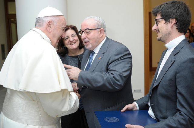 El Papa anima a José Luis Mendoza a 'seguir adelante con los proyectos y sosteniendo a la Iglesia'