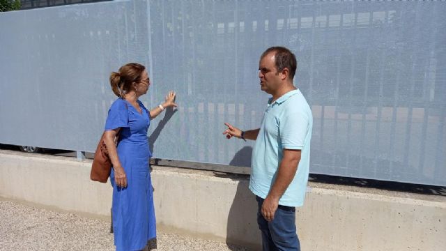 Las obras en el CEIP Nuestra Señora de Belén en Santiago y Zaraiche mejoran los accesos y el vallado del recinto