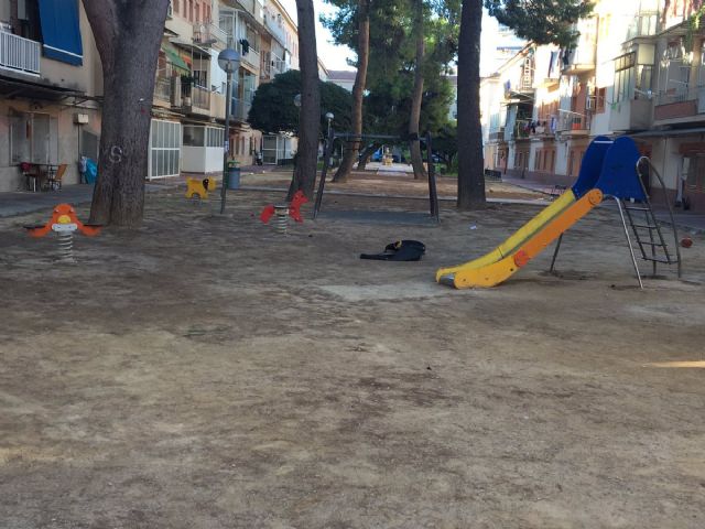 Ahora Murcia denuncia 'la extrema dejadez' que sufren los jardines de los bloques de Santa María de Gracia