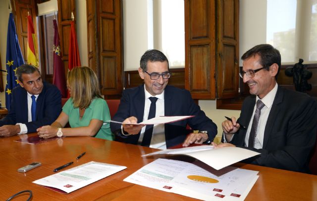 Convenio entre la UMU y el Liceo Francés para que sus alumnos visiten la Universidad antes de elegir qué bachillerato estudiarán