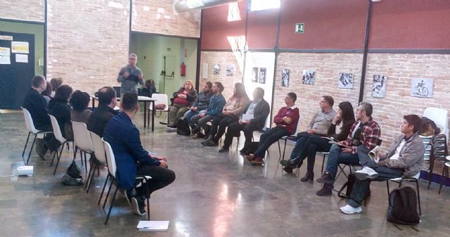 Representantes de asociaciones y colectivos participan en el Curso Intensivo de Gestión económica de asociaciones en La Estación de Beniaján