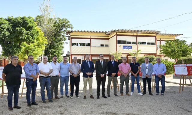 El Ayuntamiento de Murcia sustituye el fibrocemento por placas solares en doce colegios públicos