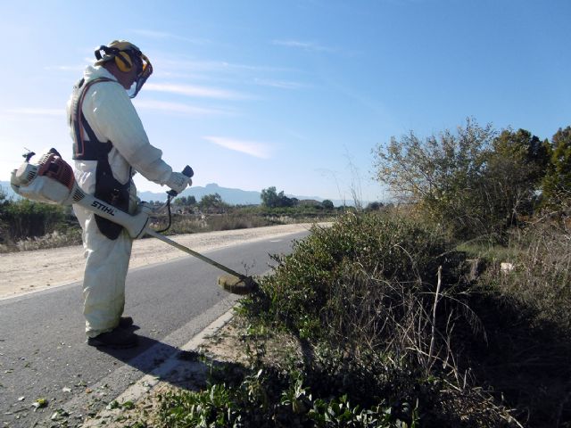 La limpieza de los 26km del carril bici entre El Raal y Contraparada permite disfrutar de un paseo seguro e integrado en la naturaleza