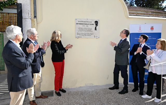 Murcia rinde homenaje a Francisco Salzillo con la colocación de una placa conmemorativa