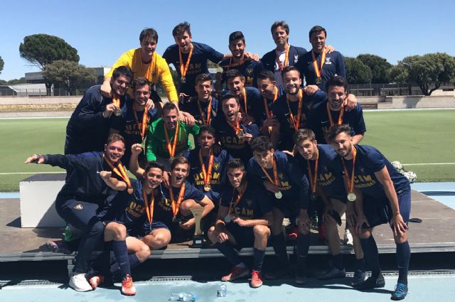 La UCAM recupera el trono del fútbol universitario