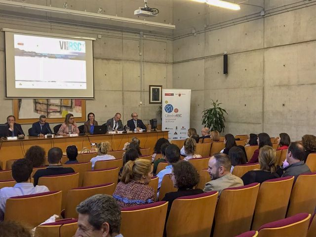 'La empresa será responsable o no será empresa' según Juan José Almagro en una charla ofrecida en la Universidad de Murcia