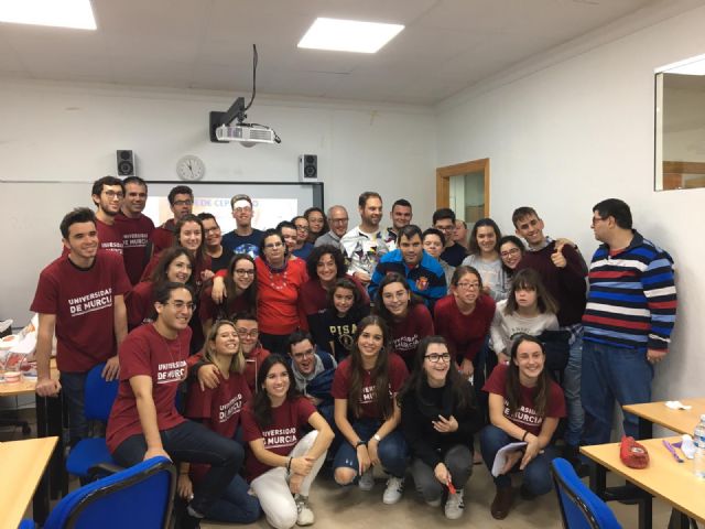 Estudiantes de Odontología de la UMU acuden a unas jornadas de salud bucodental con personas con síndrome de Down